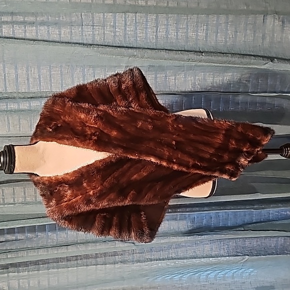 Beautiful 100% Mink Shawl - Picture 1 of 5